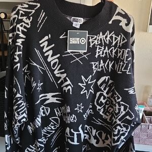 ✨️Black and White Graphic Sweater